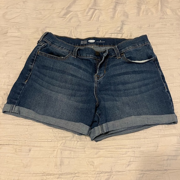 Old navy semi fitted size 6 shorts - Picture 2 of 2
